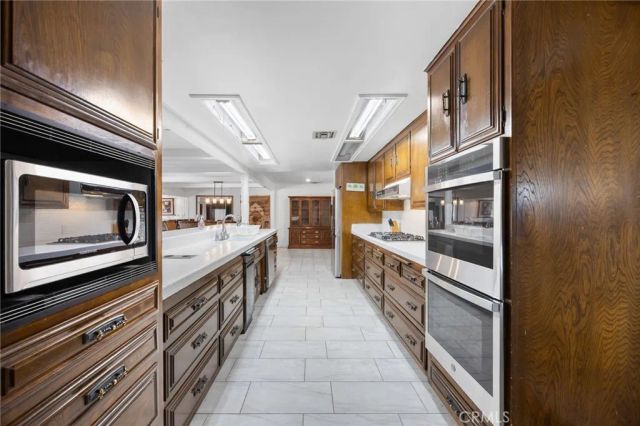 22275 Canyon Club, Canyon Lake, CA 92587