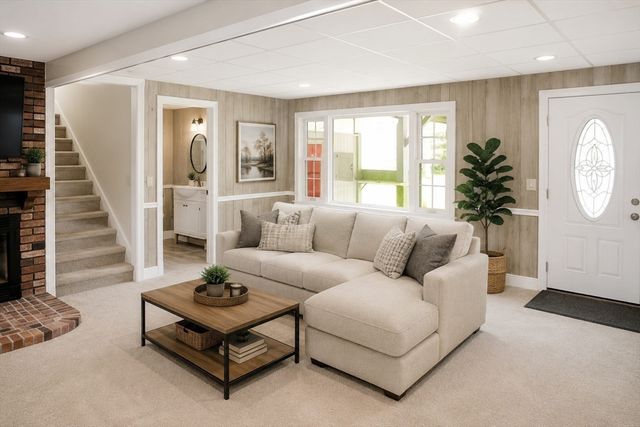 27 Reservoir Ave, Lakeville, MA 02347
