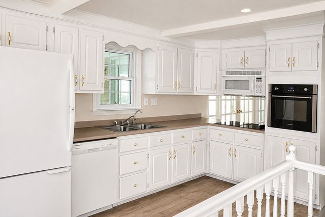 27 Reservoir Ave, Lakeville, MA 02347