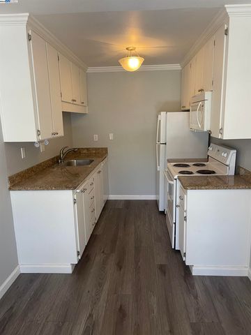 185 Sierra Dr 206, Walnut Creek, CA 94596