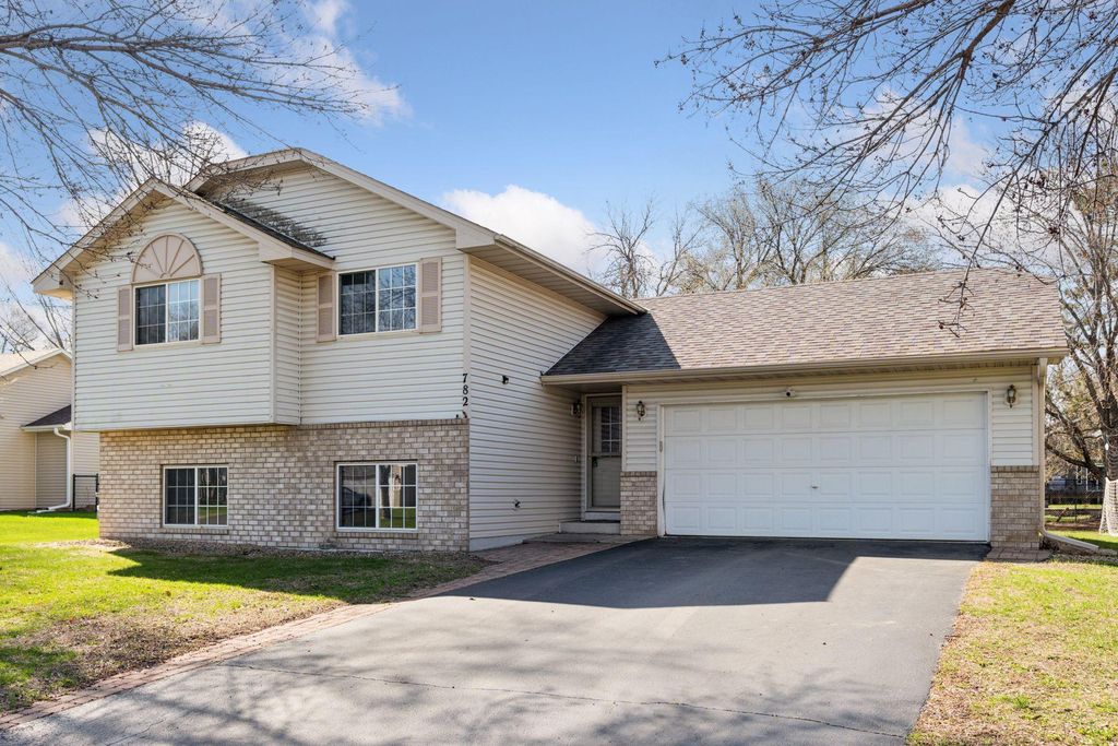 782 101st Avenue NE, Blaine, MN 55434