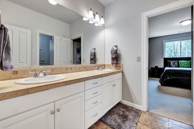 1833 297 Way SE, Fall City, WA 98024