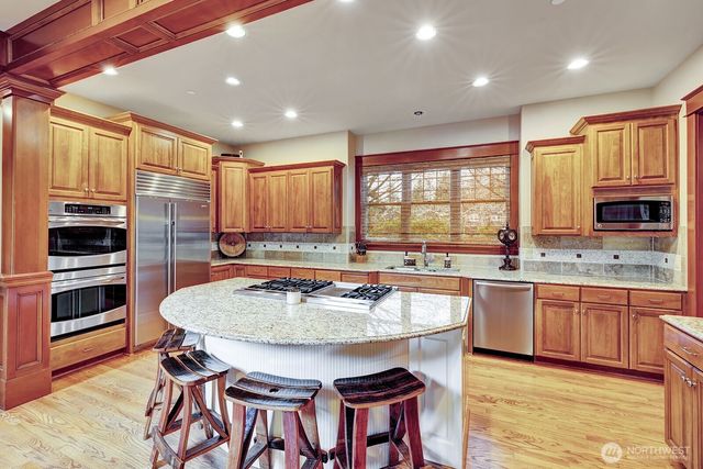 1833 297 Way SE, Fall City, WA 98024