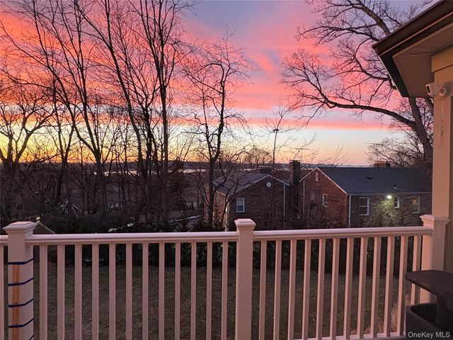 2 Castle Hill Close, Dobbs Ferry, NY 10522