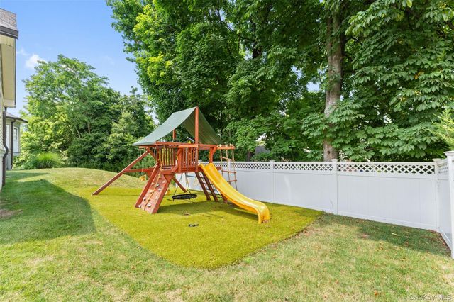 2 Castle Hill Close, Dobbs Ferry, NY 10522