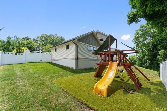 2 Castle Hill Close, Dobbs Ferry, NY 10522