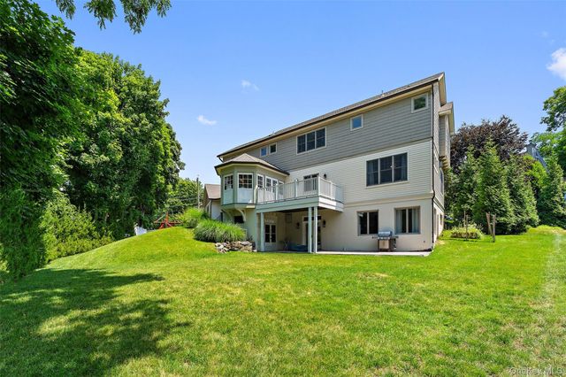 2 Castle Hill Close, Dobbs Ferry, NY 10522
