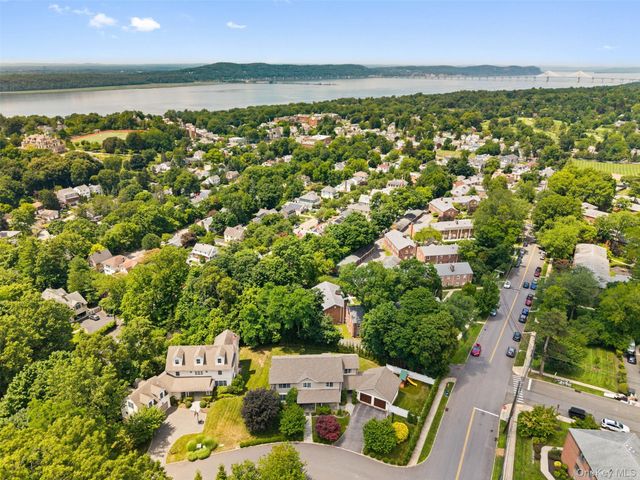 2 Castle Hill Close, Dobbs Ferry, NY 10522