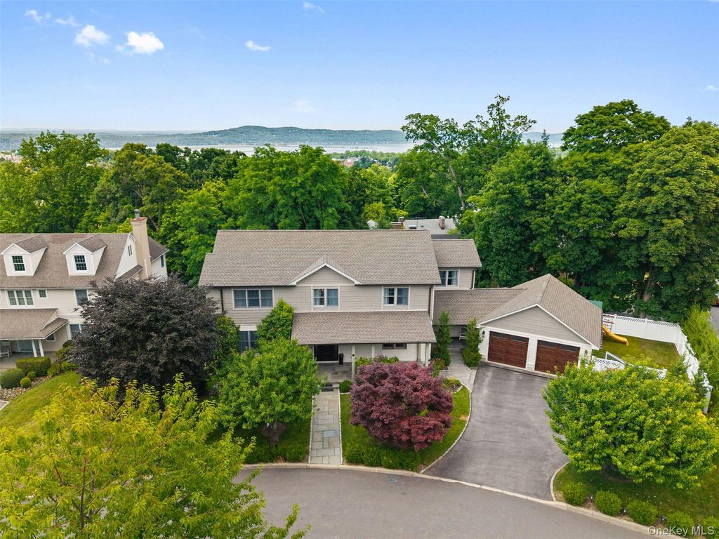 2 Castle Hill Close, Dobbs Ferry, NY 10522
