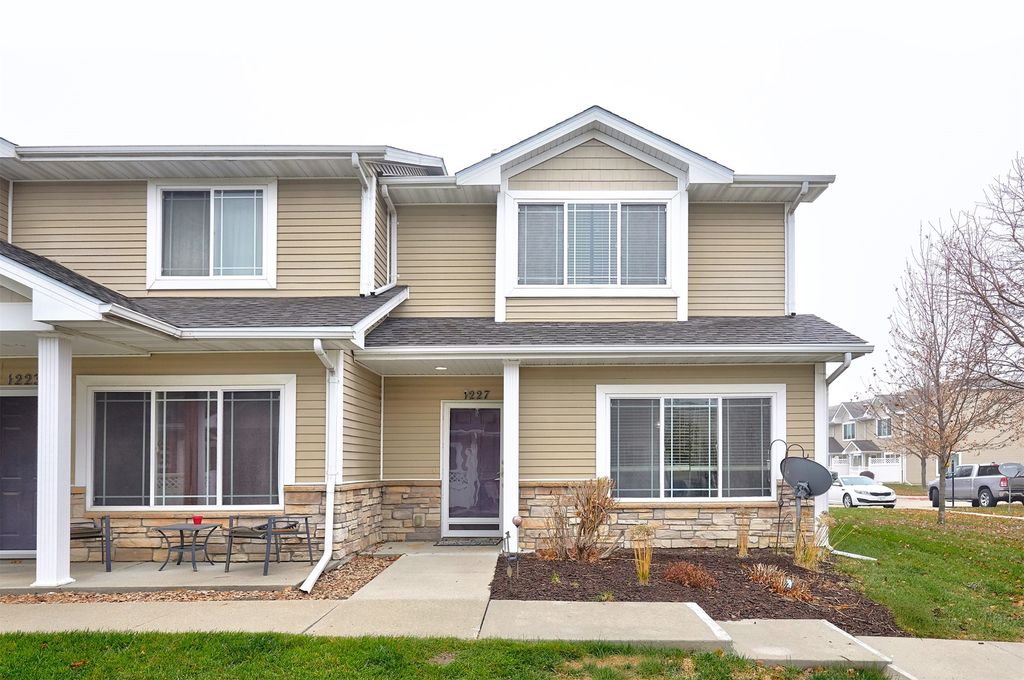 1227 NE 8th Lane, Ankeny, IA 50021