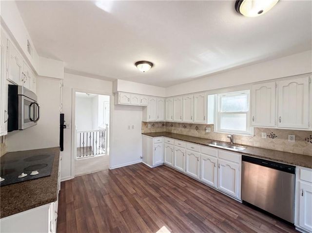 205 Ist Street Terrace, Blue Springs, MO 64014