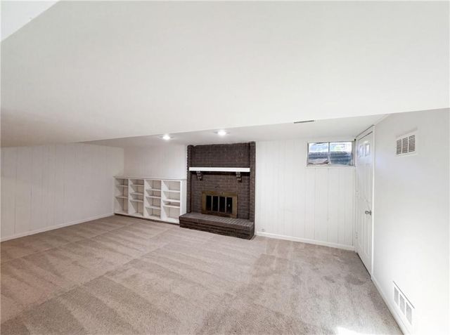 205 Ist Street Terrace, Blue Springs, MO 64014