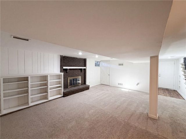 205 Ist Street Terrace, Blue Springs, MO 64014