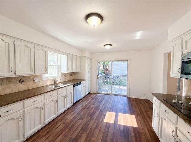 205 Ist Street Terrace, Blue Springs, MO 64014