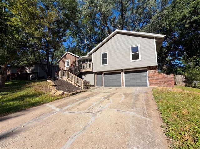 205 Ist Street Terrace, Blue Springs, MO 64014
