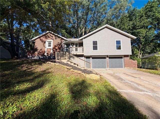 205 Ist Street Terrace, Blue Springs, MO 64014