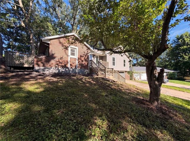 205 Ist Street Terrace, Blue Springs, MO 64014