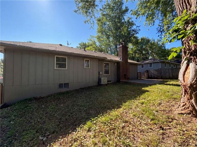 205 Ist Street Terrace, Blue Springs, MO 64014