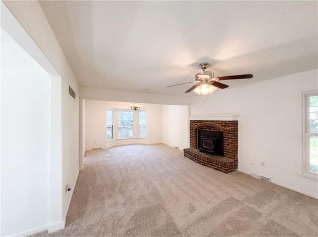 205 Ist Street Terrace, Blue Springs, MO 64014