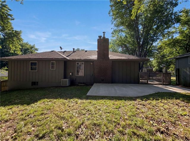 205 Ist Street Terrace, Blue Springs, MO 64014