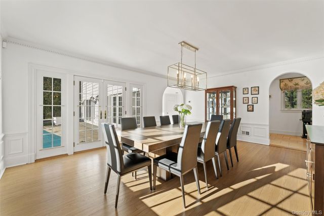 45 Griffen Avenue, Scarsdale, NY 10583