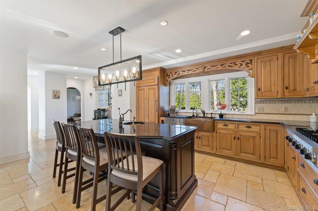 45 Griffen Avenue, Scarsdale, NY 10583