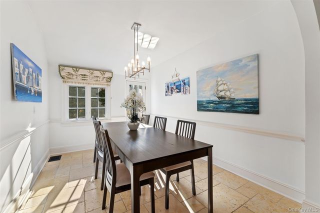 45 Griffen Avenue, Scarsdale, NY 10583