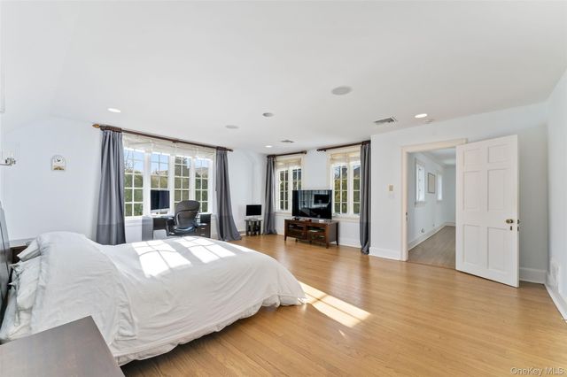 45 Griffen Avenue, Scarsdale, NY 10583