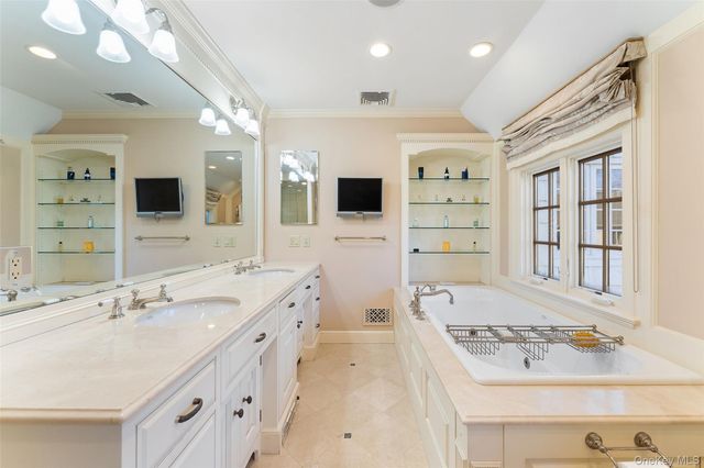 45 Griffen Avenue, Scarsdale, NY 10583