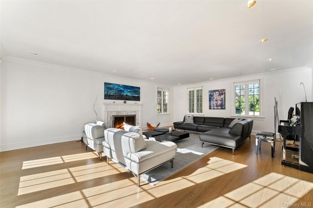 45 Griffen Avenue, Scarsdale, NY 10583