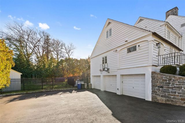 45 Griffen Avenue, Scarsdale, NY 10583