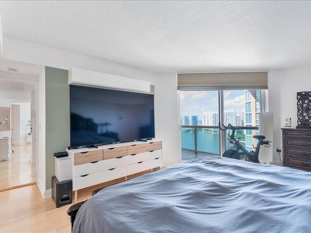 3370 SW Hidden Bay Drive 2409, Aventura, FL 33180