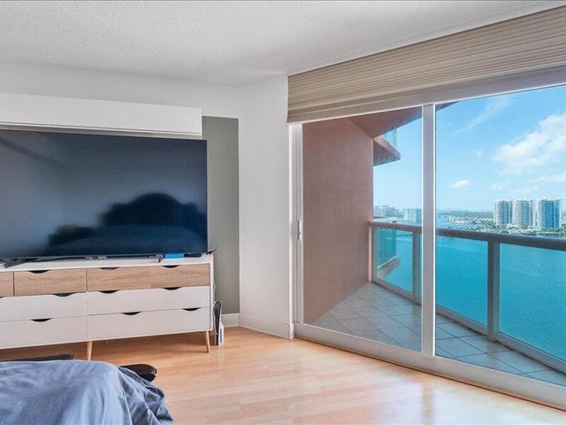 3370 SW Hidden Bay Drive 2409, Aventura, FL 33180