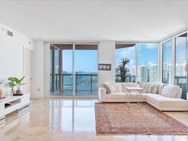 3370 SW Hidden Bay Drive 2409, Aventura, FL 33180