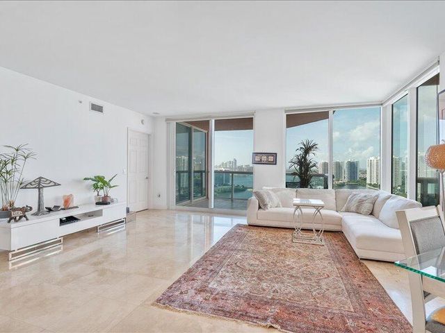 3370 SW Hidden Bay Drive 2409, Aventura, FL 33180