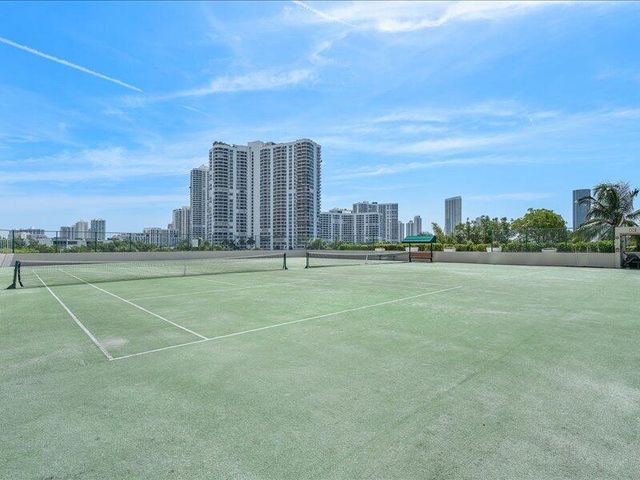 3370 SW Hidden Bay Drive 2409, Aventura, FL 33180