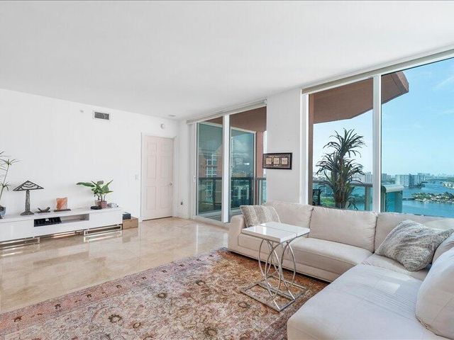 3370 SW Hidden Bay Drive 2409, Aventura, FL 33180