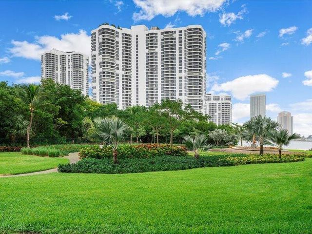 3370 SW Hidden Bay Drive 2409, Aventura, FL 33180