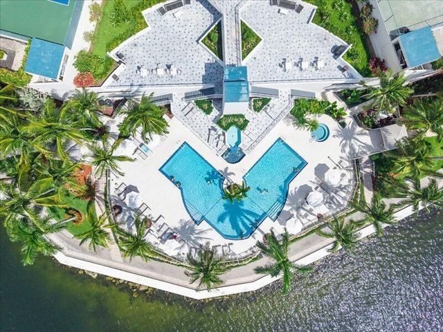 3370 SW Hidden Bay Drive 2409, Aventura, FL 33180