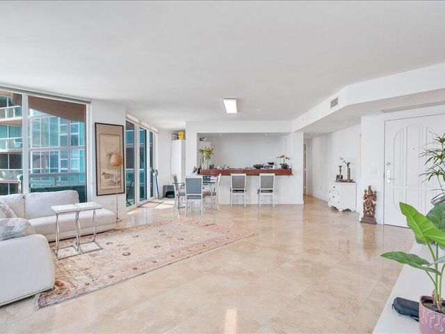 3370 SW Hidden Bay Drive 2409, Aventura, FL 33180