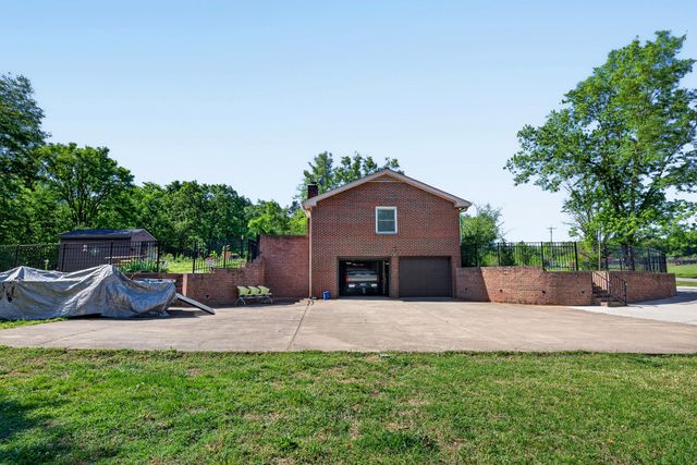 833 Leeville Rd, Lebanon, TN 37090