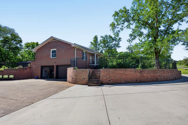 833 Leeville Rd, Lebanon, TN 37090