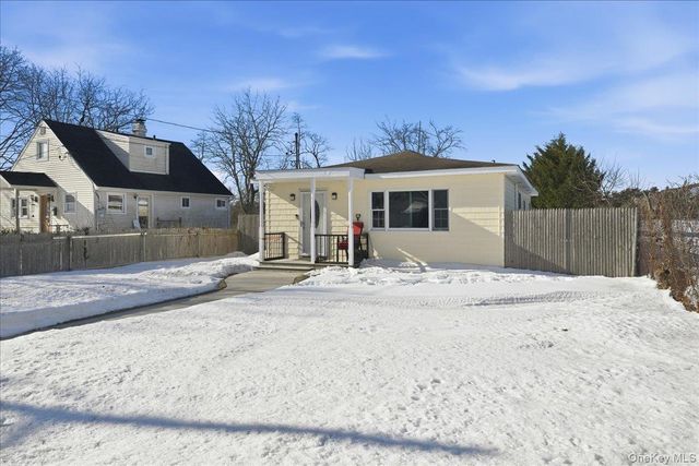 20 Wendy Lane, Brentwood, NY 11717