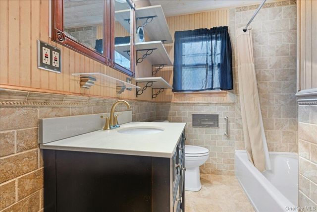 20 Wendy Lane, Brentwood, NY 11717