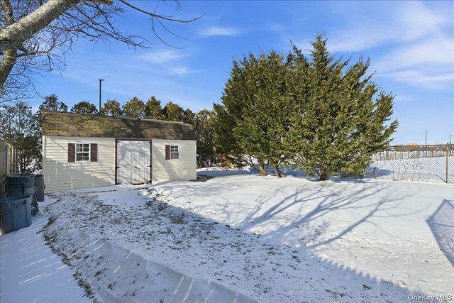 20 Wendy Lane, Brentwood, NY 11717