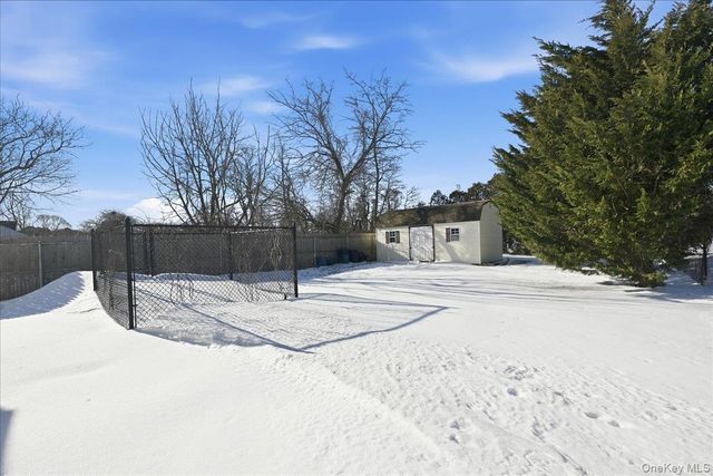 20 Wendy Lane, Brentwood, NY 11717