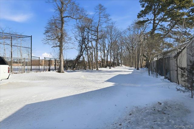 20 Wendy Lane, Brentwood, NY 11717