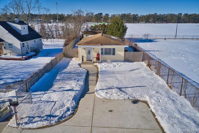 20 Wendy Lane, Brentwood, NY 11717