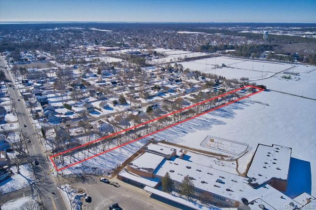 20 Wendy Lane, Brentwood, NY 11717