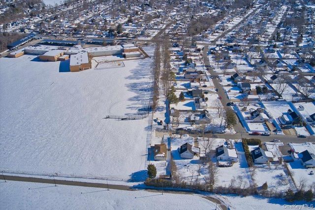 20 Wendy Lane, Brentwood, NY 11717